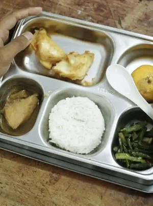 Kepala SPPG di Karanganyar Mual dan Muntah Setelah Cicipi MBG