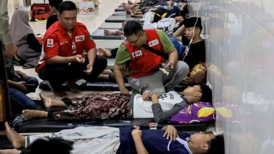 Hampir 2.000 orang, sebagian besar anak-anak, diduga keracunan MBG dalam tiga hari terakhir