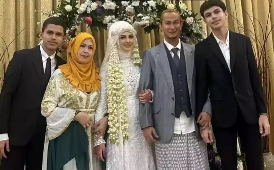 Helwa Bachmid mengaku, menikah dengan Habib Bahar bin Smith tanpa adanya buku nikah dan hanya sehelai kertas.