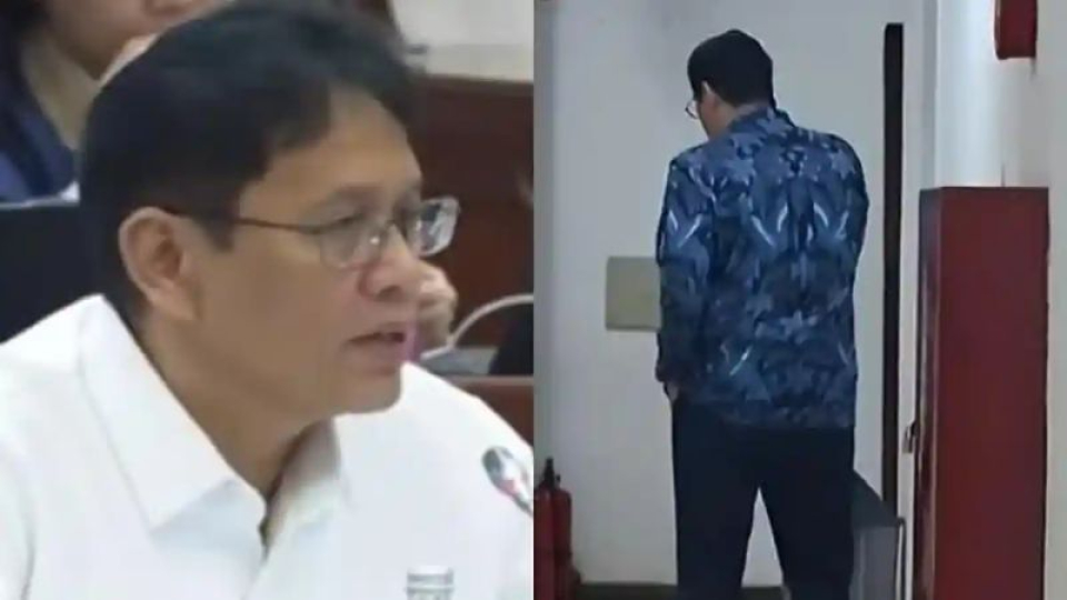 Menteri Keuangan Purbaya Yudhi Sadewa menerima telepon di DPR RI pada senin (14/9/206).