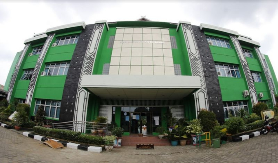 Guru Keracunan Usai Cicipi MBG di SMPN 7 Jambi, Tiga Orang Dilarikan ke Rumah Sakit