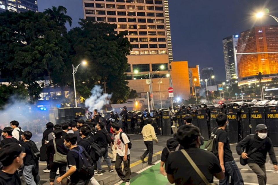 Demo Sumpah Pemuda di Bundaran HI Jakarta Ricuh, Polisi Tembakkan Gas Air Mata