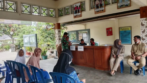Posko penanganan keracunan di SMP Negeri 3 Turi - Delima Purnamasari/Radar Jogja 