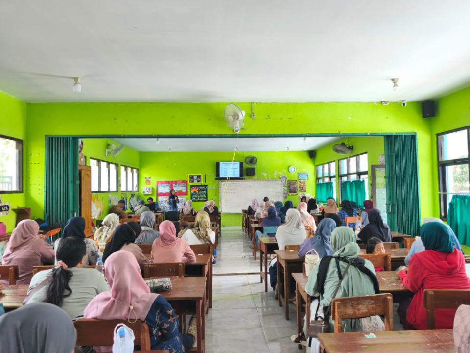 Orang Tua Korban Keracunan Massal Minta MBG Dihentikan