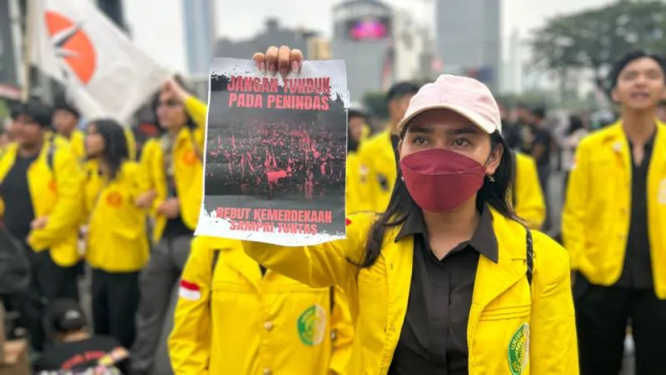 Demo mahasiswa UI dan FMN pada Selasa (18/08).