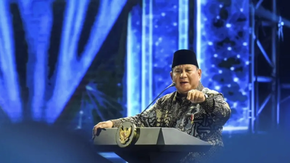 Presiden Prabowo sebut pakar dan akademisi yang mengkritiknya 'goblok' – Mengapa Indonesia disebut satu langkah menuju otoritarianisme ?