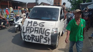 Gelombang demo MBG di berbagai daerah – Dari kasus-kasus keracunan hingga protes menu tak sesuai