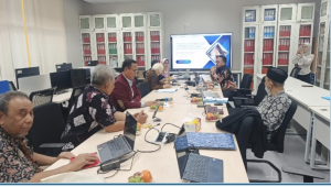 Foto bersama peserta dan narasumber FGD RKI. 