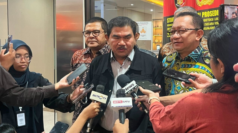 Dewan Penasihat Mendes PDT Prof. Juanda (tengah)
