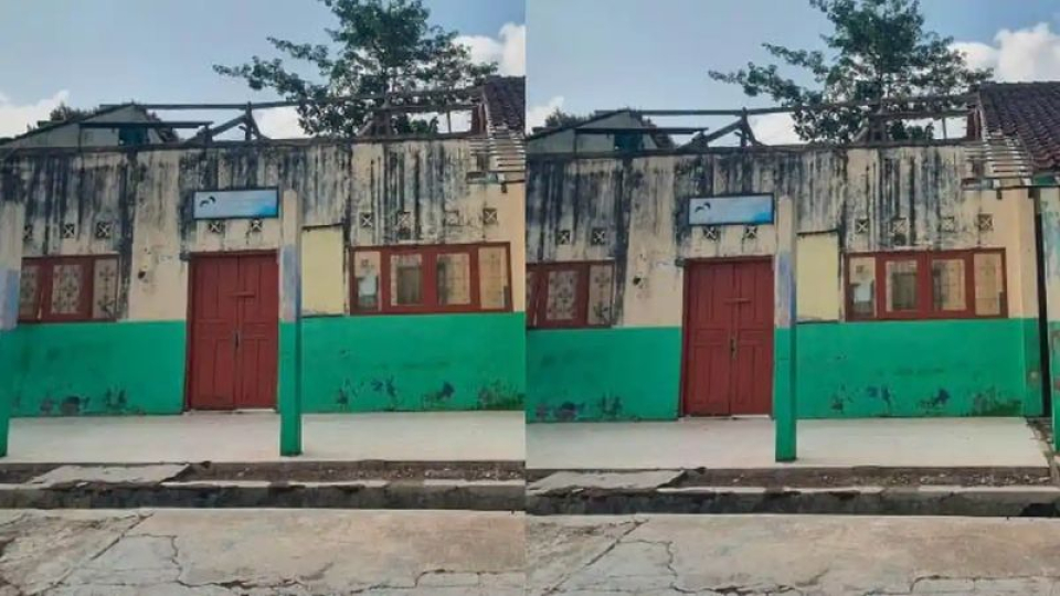Siswa SD Nikmati MBG di Bangunan Sekolah yang Rusak, Belajar di Musala karena Kelas Tak Bisa Dipakai