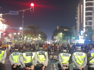Ratusan Mahasiswa Jogja Demo di Perempatan Gramedia
